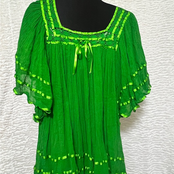 Puebla Mexican Blouse Beautiful for any Fiesta event - Picture 2 of 3